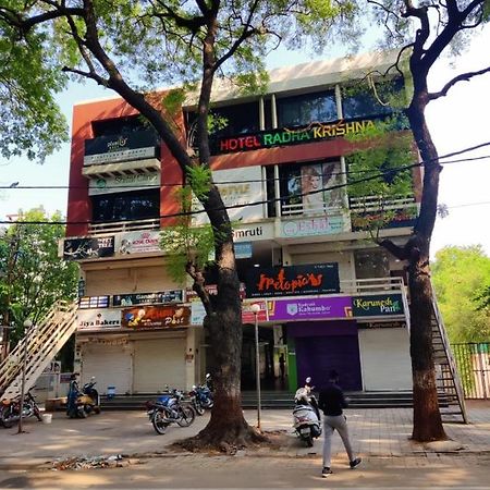 Hotel Radha Krishna Ānand المظهر الخارجي الصورة