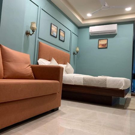 Hotel Radha Krishna Ānand المظهر الخارجي الصورة