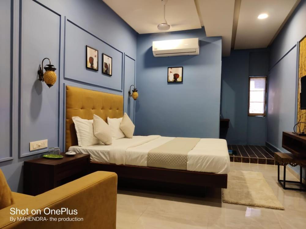 Hotel Radha Krishna Ānand المظهر الخارجي الصورة