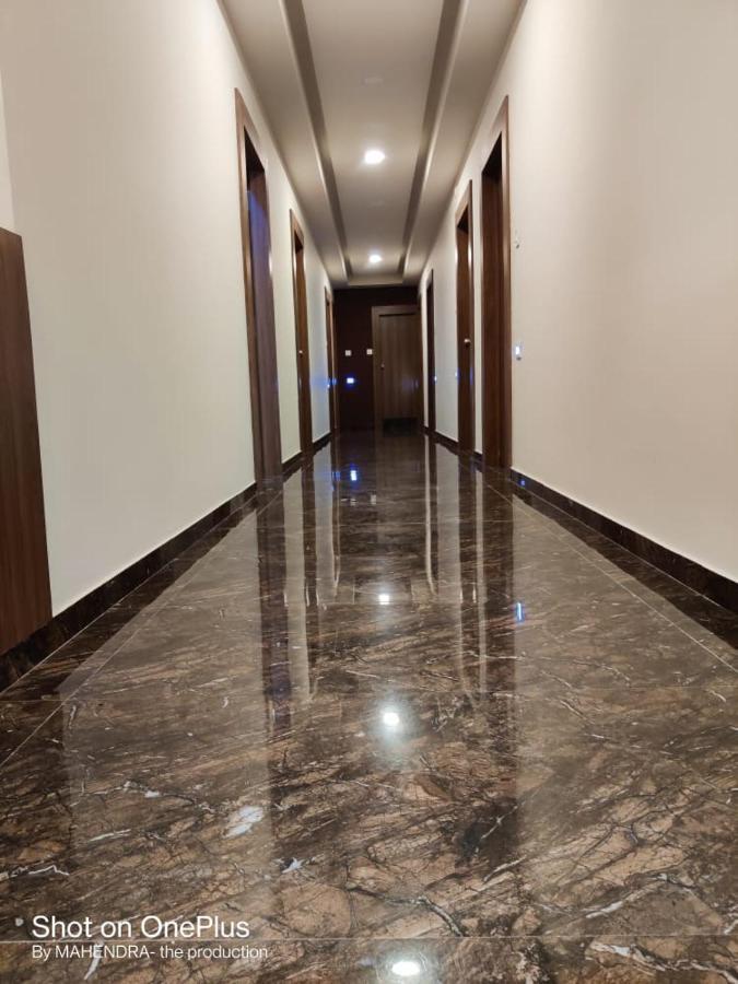 Hotel Radha Krishna Ānand المظهر الخارجي الصورة
