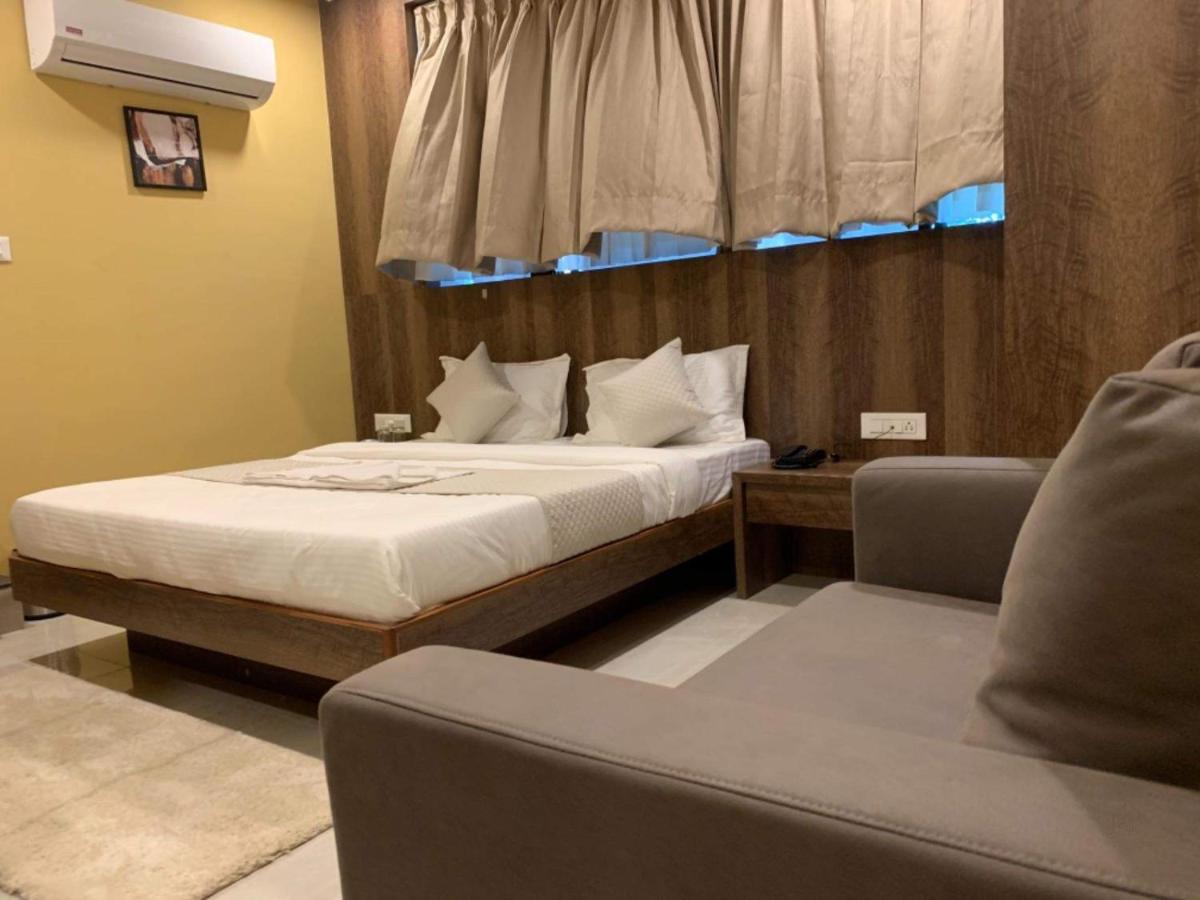 Hotel Radha Krishna Ānand المظهر الخارجي الصورة