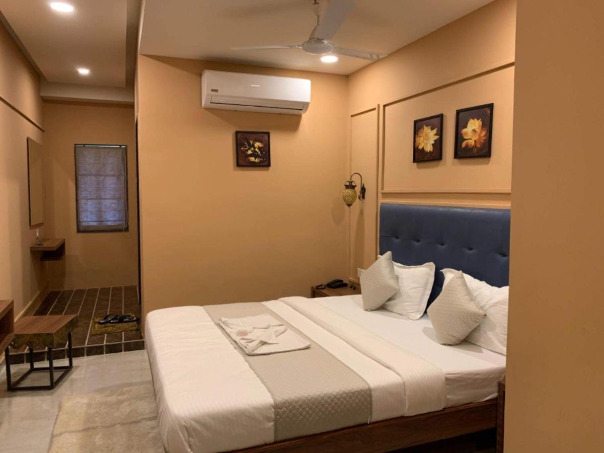Hotel Radha Krishna Ānand المظهر الخارجي الصورة